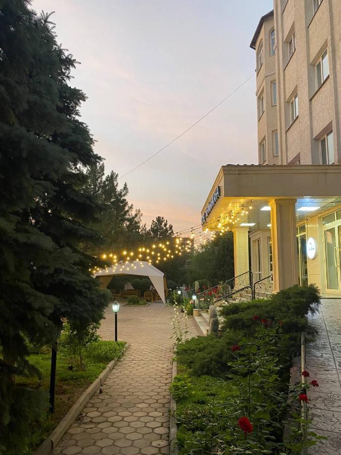Silk Road Lodge Bishkek Esterno foto