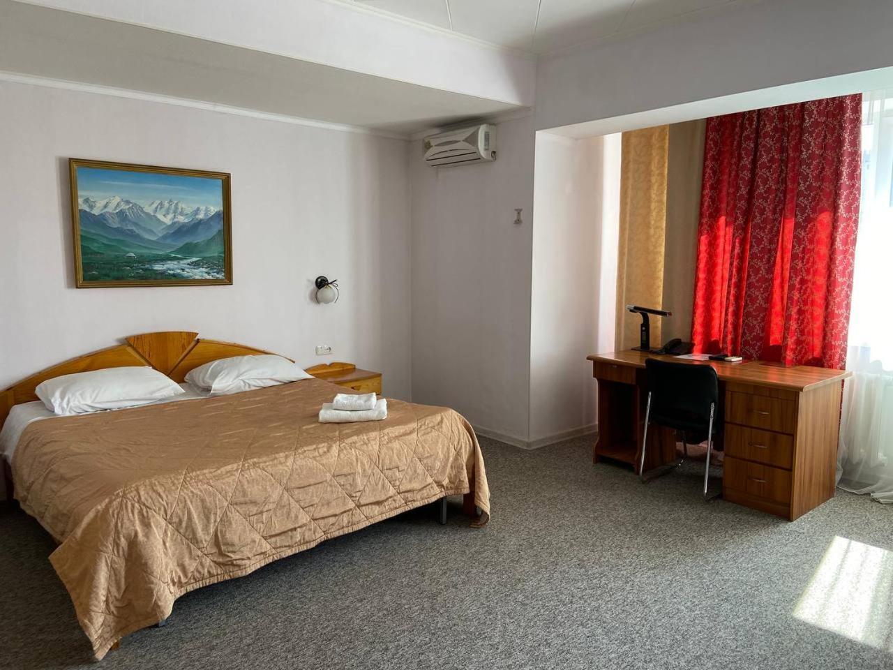 Silk Road Lodge Bishkek Esterno foto