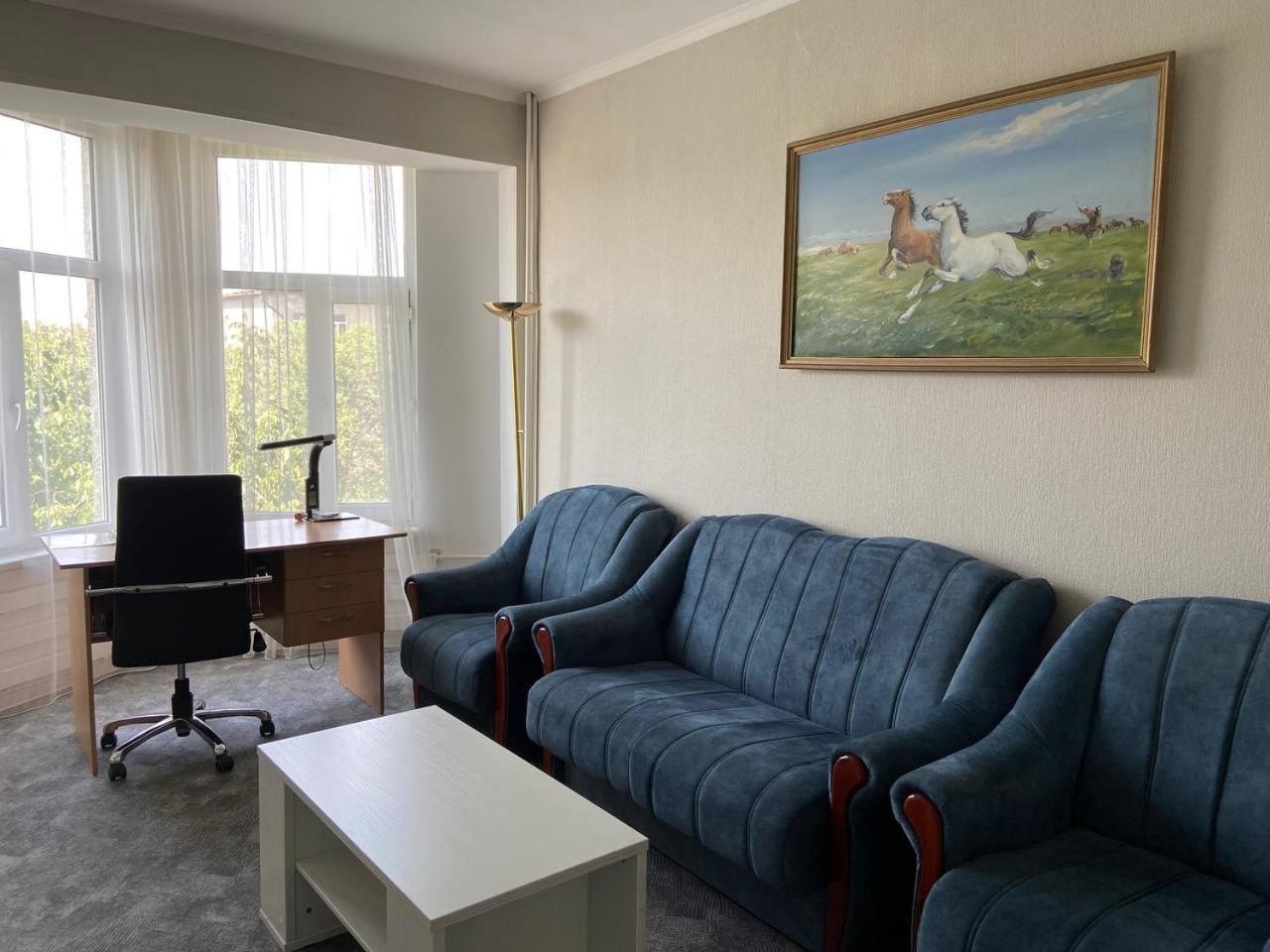 Silk Road Lodge Bishkek Esterno foto